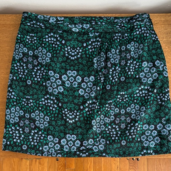 Banana Republic Dresses & Skirts - Floral banana republic Skirt